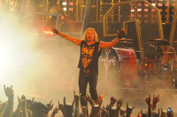 Mötley Crüe at the Verizon Wireless Amphitheater, Selma, Texas