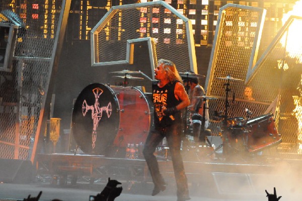 Mötley Crüe at the Verizon Wireless Amphitheater, Selma, Texas