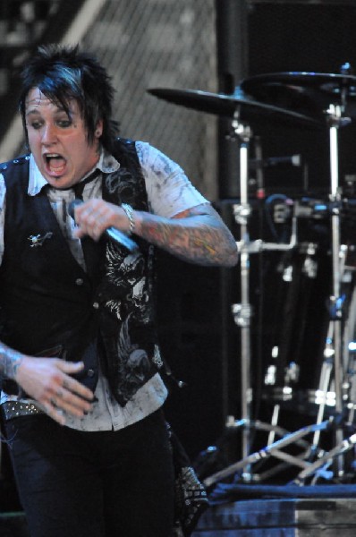 Papa Roach at the Verizon Wireless Amphitheater, Selma, Texas