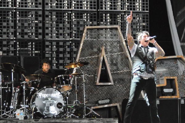 Papa Roach at the Verizon Wireless Amphitheater, Selma, Texas