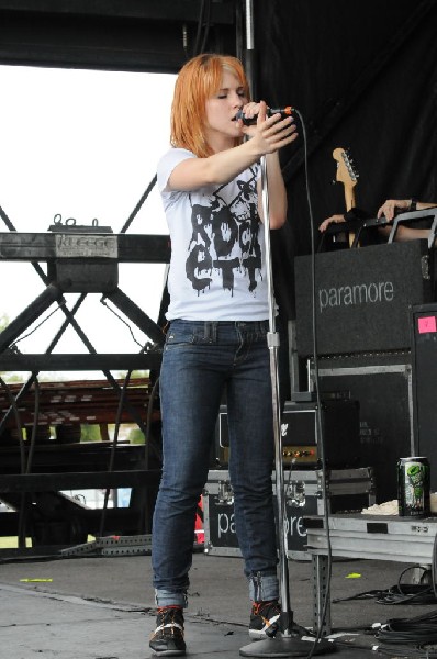 Paramore on the Route 66 Stage, Warped Tour, Verizon Wireless Amphitheater,