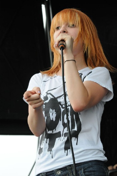 Paramore on the Route 66 Stage, Warped Tour, Verizon Wireless Amphitheater,