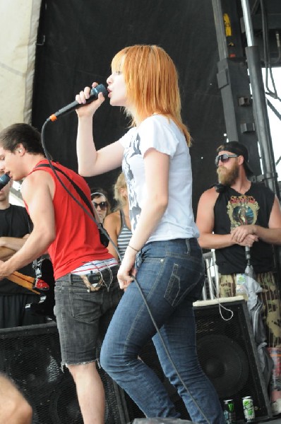 Paramore on the Route 66 Stage, Warped Tour, Verizon Wireless Amphitheater,