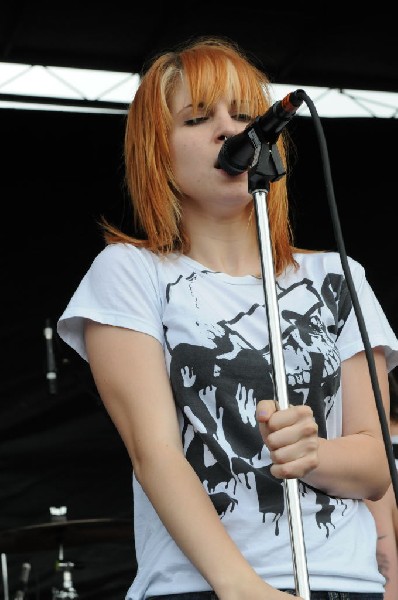 Paramore on the Route 66 Stage, Warped Tour, Verizon Wireless Amphitheater,