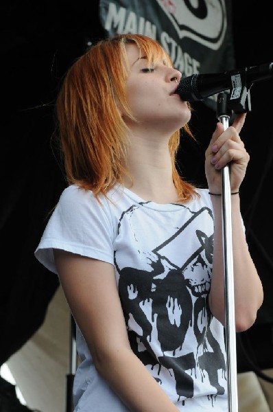 Paramore on the Route 66 Stage, Warped Tour, Verizon Wireless Amphitheater,