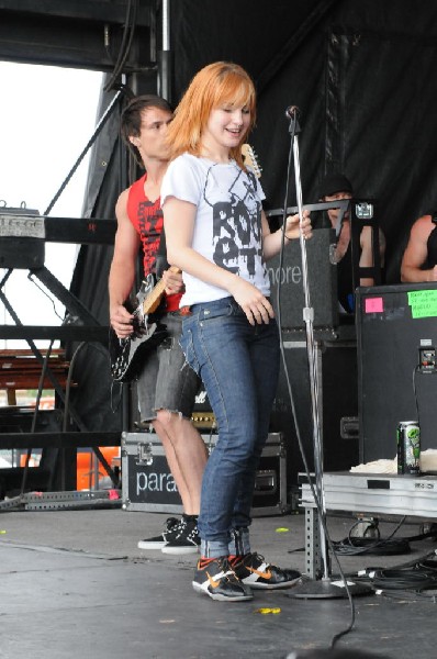 Paramore on the Route 66 Stage, Warped Tour, Verizon Wireless Amphitheater,