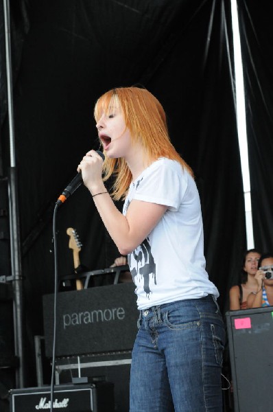Paramore on the Route 66 Stage, Warped Tour, Verizon Wireless Amphitheater,