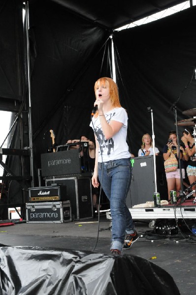 Paramore on the Route 66 Stage, Warped Tour, Verizon Wireless Amphitheater,