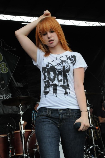 Paramore on the Route 66 Stage, Warped Tour, Verizon Wireless Amphitheater,