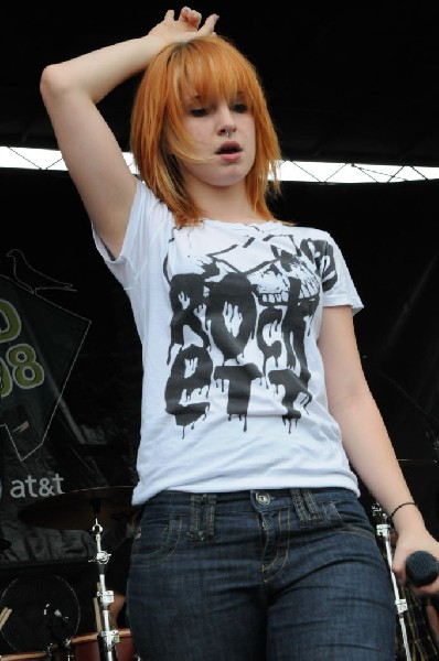 Paramore on the Route 66 Stage, Warped Tour, Verizon Wireless Amphitheater,