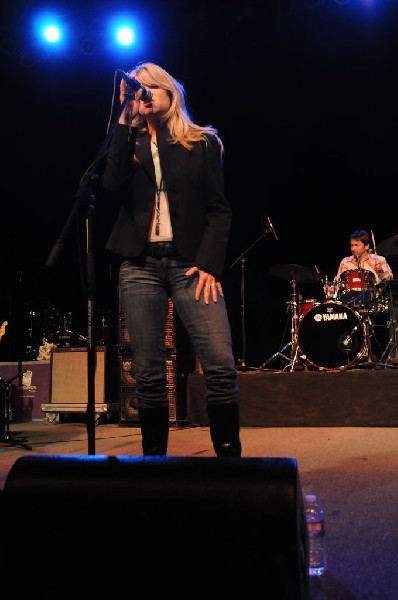 Paula Nelson at the Help Austin Help Haiti Benefit, Austin Music Hall