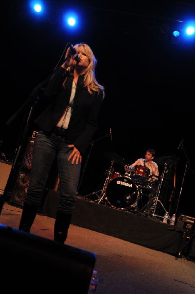 Paula Nelson at the Help Austin Help Haiti Benefit, Austin Music Hall