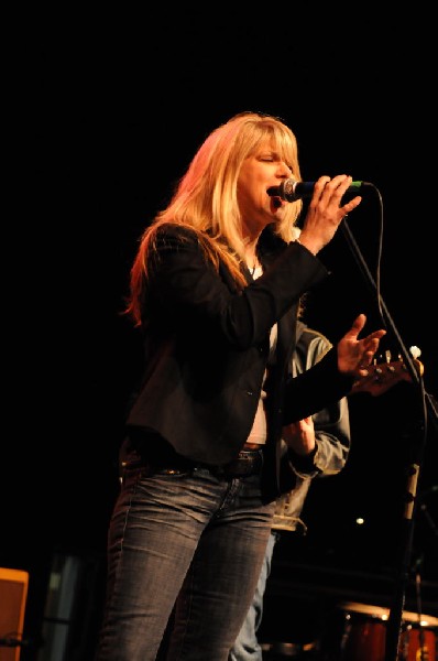 Paula Nelson at the Help Austin Help Haiti Benefit, Austin Music Hall