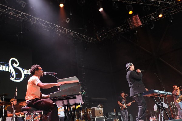 Salvador Santana Band at the Verizon Wireless Amphitheater