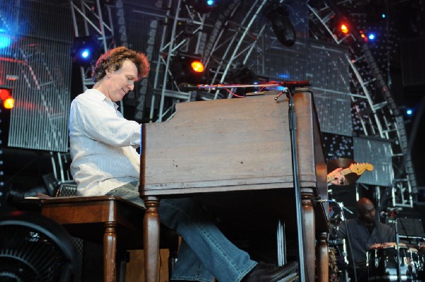 Steve Winwood at the  Verizon Wireless Amphitheater