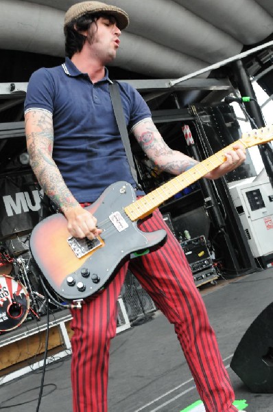 The Briggs on the Hurley Stage, Warped Tour, Verizon Wireless Amphitheater,
