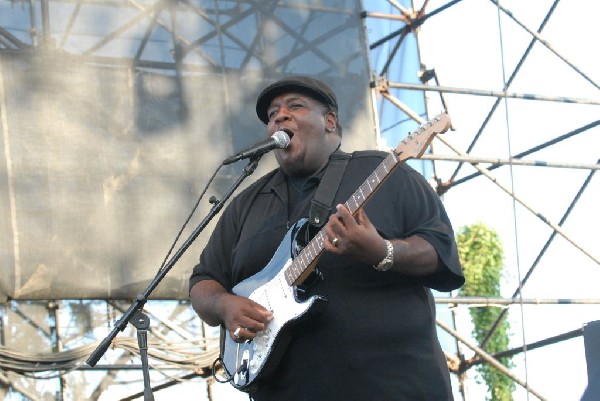 The Lee Boys at The Back Yard, Austin, Texas