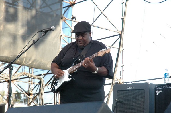 The Lee Boys at The Back Yard, Austin, Texas