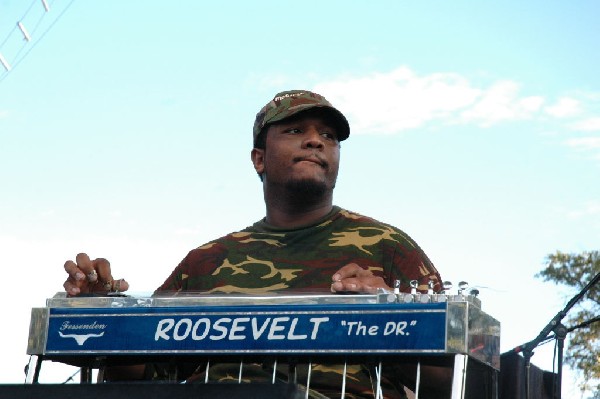 The Lee Boys at The Back Yard, Austin, Texas