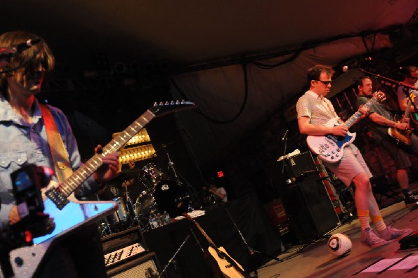 Weezer at Stubb's BarBQ, Austin, Texas 06/06/11 - photo by Jeff Barringer
