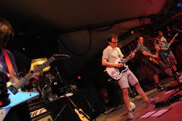 Weezer at Stubb's BarBQ, Austin, Texas 06/06/11 - photo by Jeff Barringer