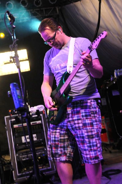 Weezer at Stubb's BarBQ, Austin, Texas 06/06/11 - photo by Jeff Barringer