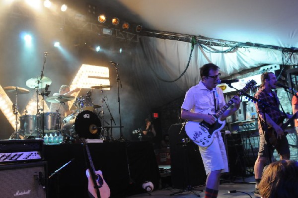 Weezer at Stubb's BarBQ, Austin, Texas 06/07/11 - photo by Jeff Barringer