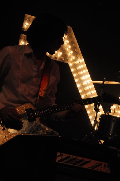 Weezer at Stubb's BarBQ, Austin, Texas 06/07/11 - photo by Jeff Barringer