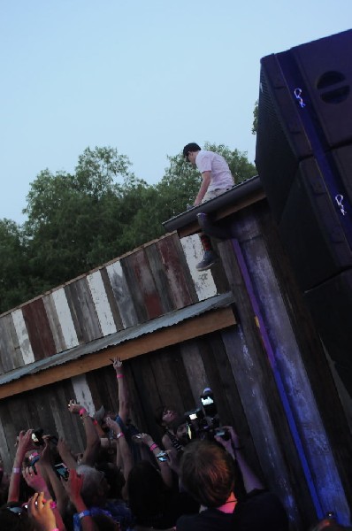 Weezer at Stubb's BarBQ, Austin, Texas 06/07/11 - photo by Jeff Barringer