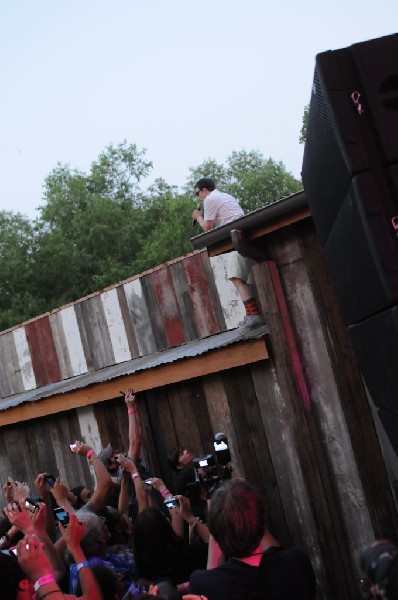 Weezer at Stubb's BarBQ, Austin, Texas 06/07/11 - photo by Jeff Barringer