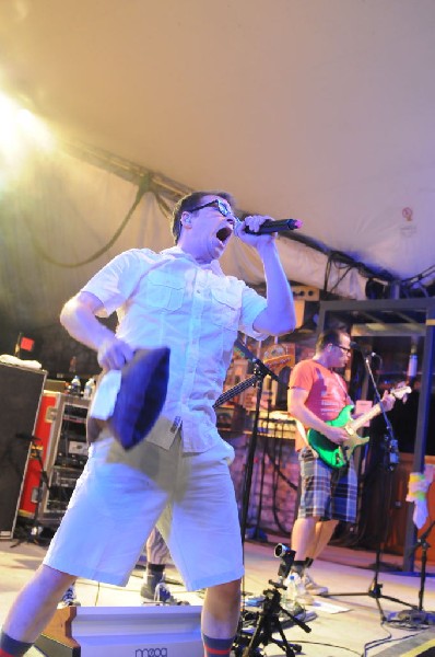 Weezer at Stubb's BarBQ, Austin, Texas 06/07/11 - photo by Jeff Barringer