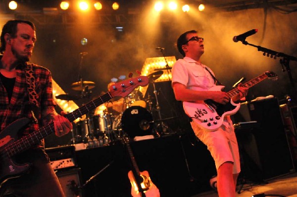 Weezer at Stubb's BarBQ, Austin, Texas 06/07/11 - photo by Jeff Barringer
