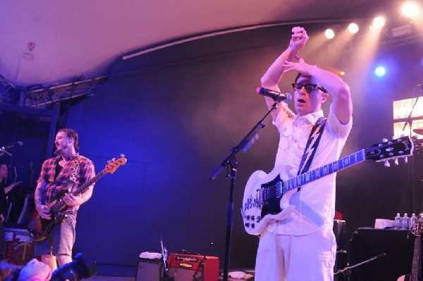 Weezer at Stubb's BarBQ, Austin, Texas 06/07/11 - photo by Jeff Barringer