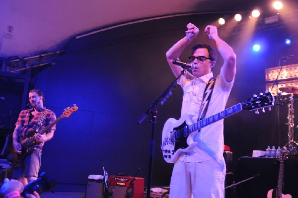 Weezer at Stubb's BarBQ, Austin, Texas 06/07/11 - photo by Jeff Barringer