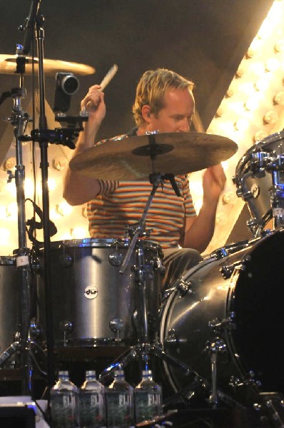 Weezer at Stubb's BarBQ, Austin, Texas 06/07/11 - photo by Jeff Barringer