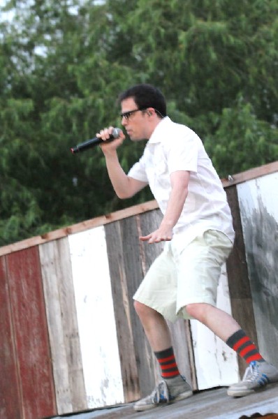 Weezer at Stubb's BarBQ, Austin, Texas 06/07/11 - photo by Jeff Barringer