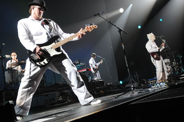 Weezer at the Frank Erwin Center