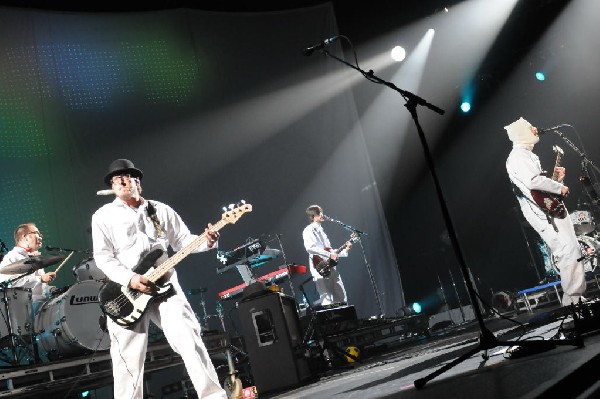 Weezer at the Frank Erwin Center