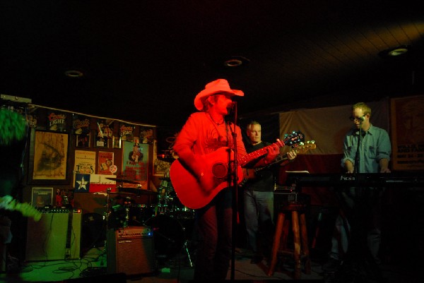 Michael Thomas at Poodies Hilltop Roadhouse, Spicewood Tx