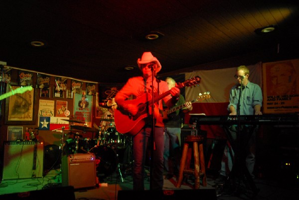 Michael Thomas at Poodies Hilltop Roadhouse, Spicewood Tx