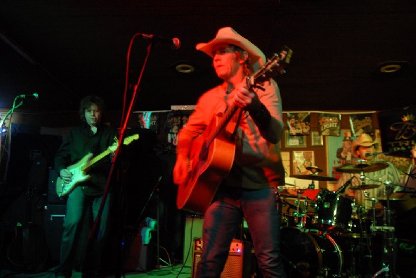 Michael Thomas at Poodies Hilltop Roadhouse, Spicewood Tx