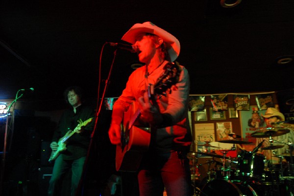 Michael Thomas at Poodies Hilltop Roadhouse, Spicewood Tx