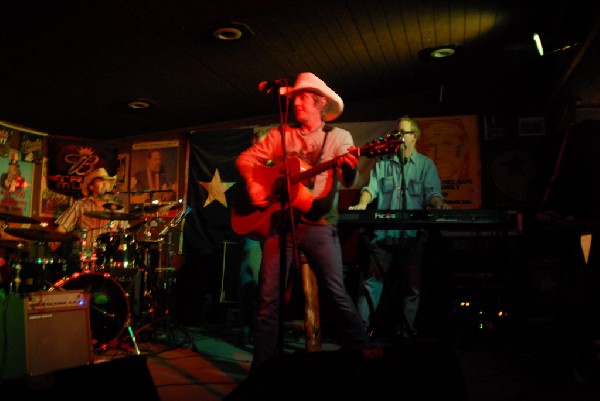 Michael Thomas at Poodies Hilltop Roadhouse, Spicewood Tx