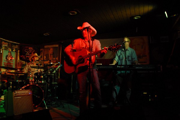 Michael Thomas at Poodies Hilltop Roadhouse, Spicewood Tx