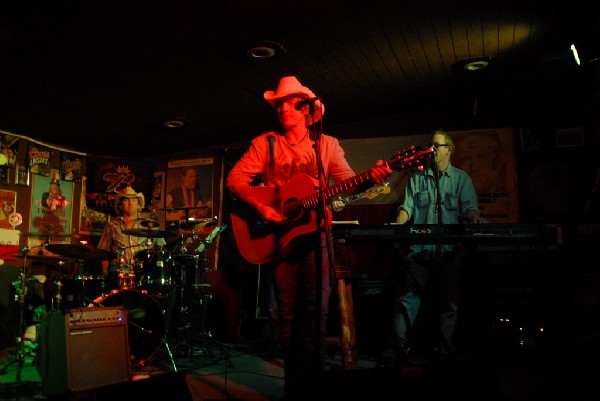 Michael Thomas at Poodies Hilltop Roadhouse, Spicewood Tx