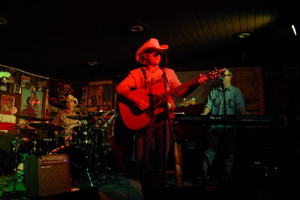Michael Thomas at Poodies Hilltop Roadhouse, Spicewood Tx