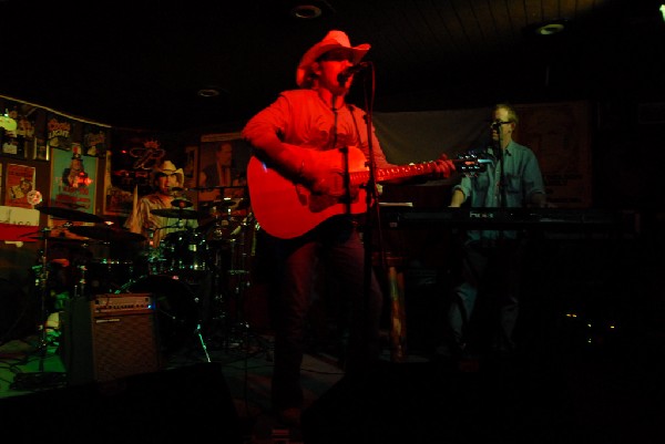 Michael Thomas at Poodies Hilltop Roadhouse, Spicewood Tx